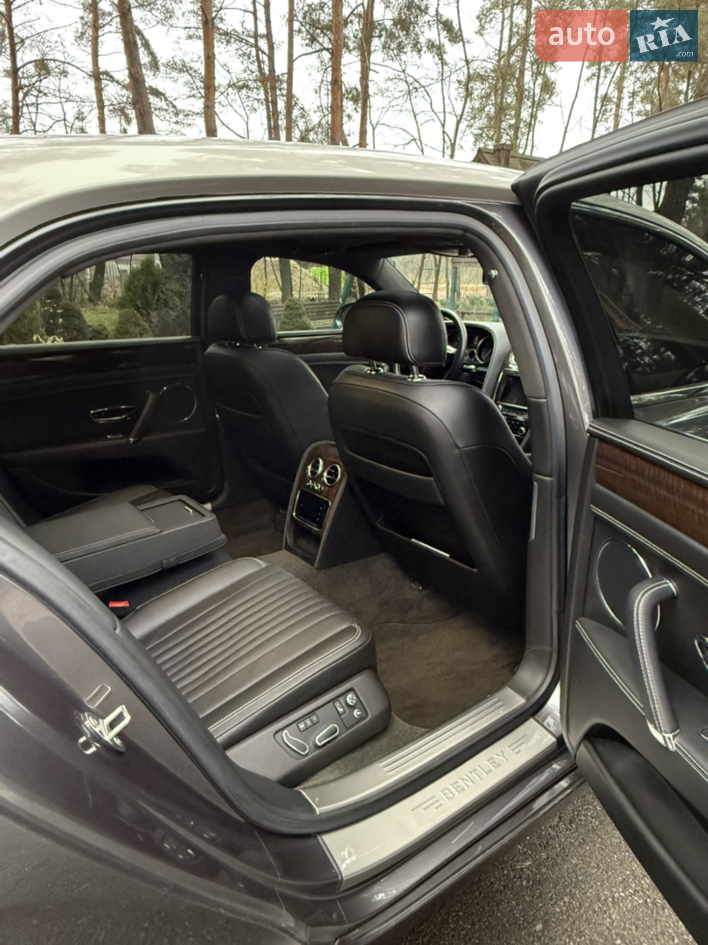 2018 Bentley Flying Spur - мініатюра 27
