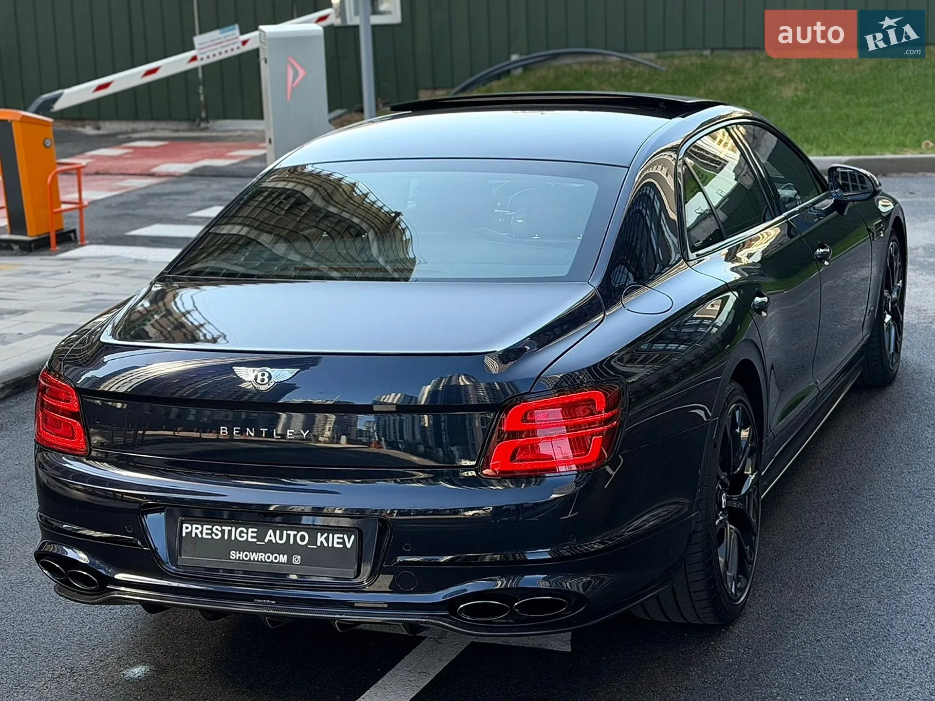 2022 Bentley Flying Spur - мініатюра 16