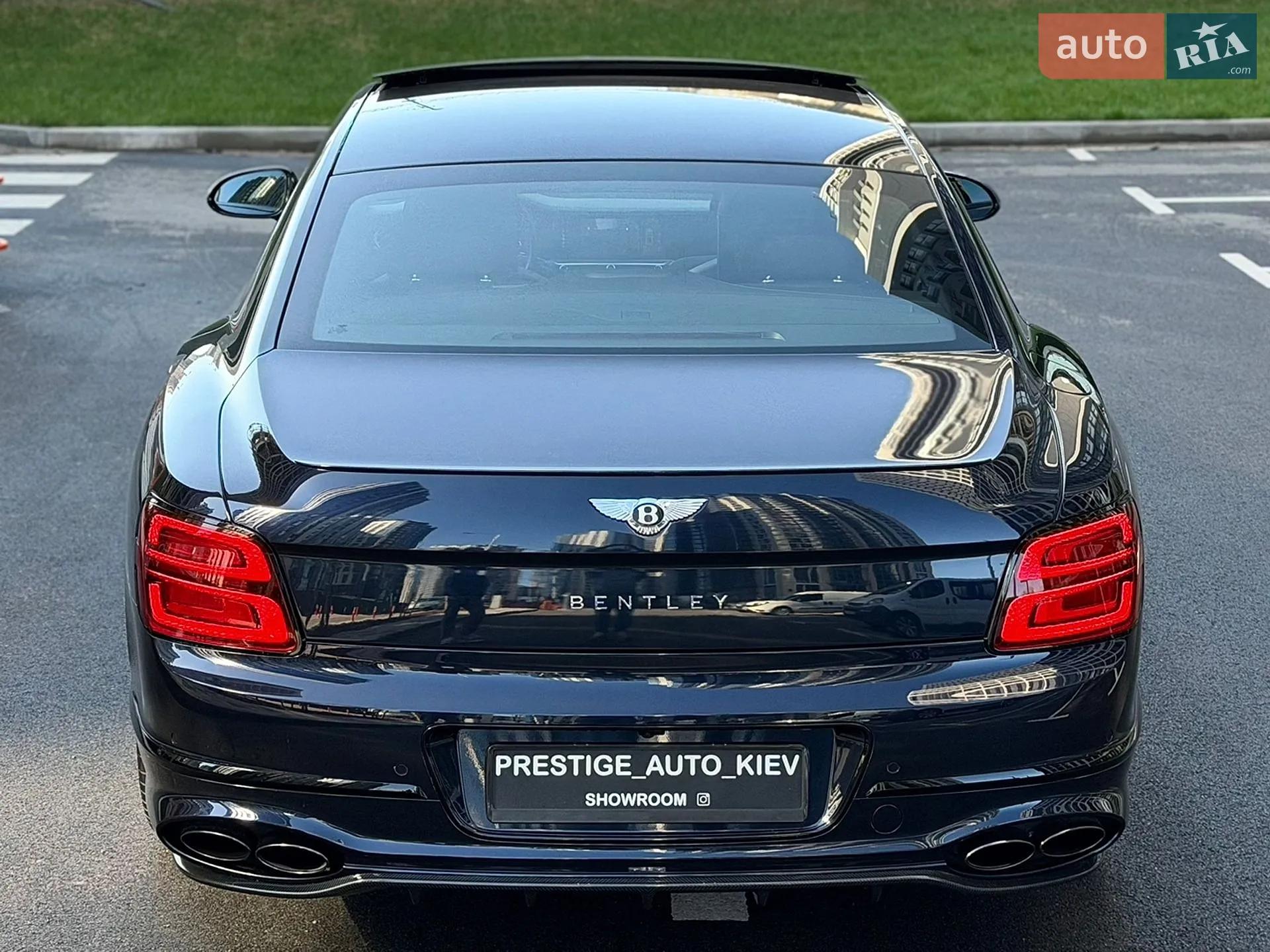 2022 Bentley Flying Spur - мініатюра 21