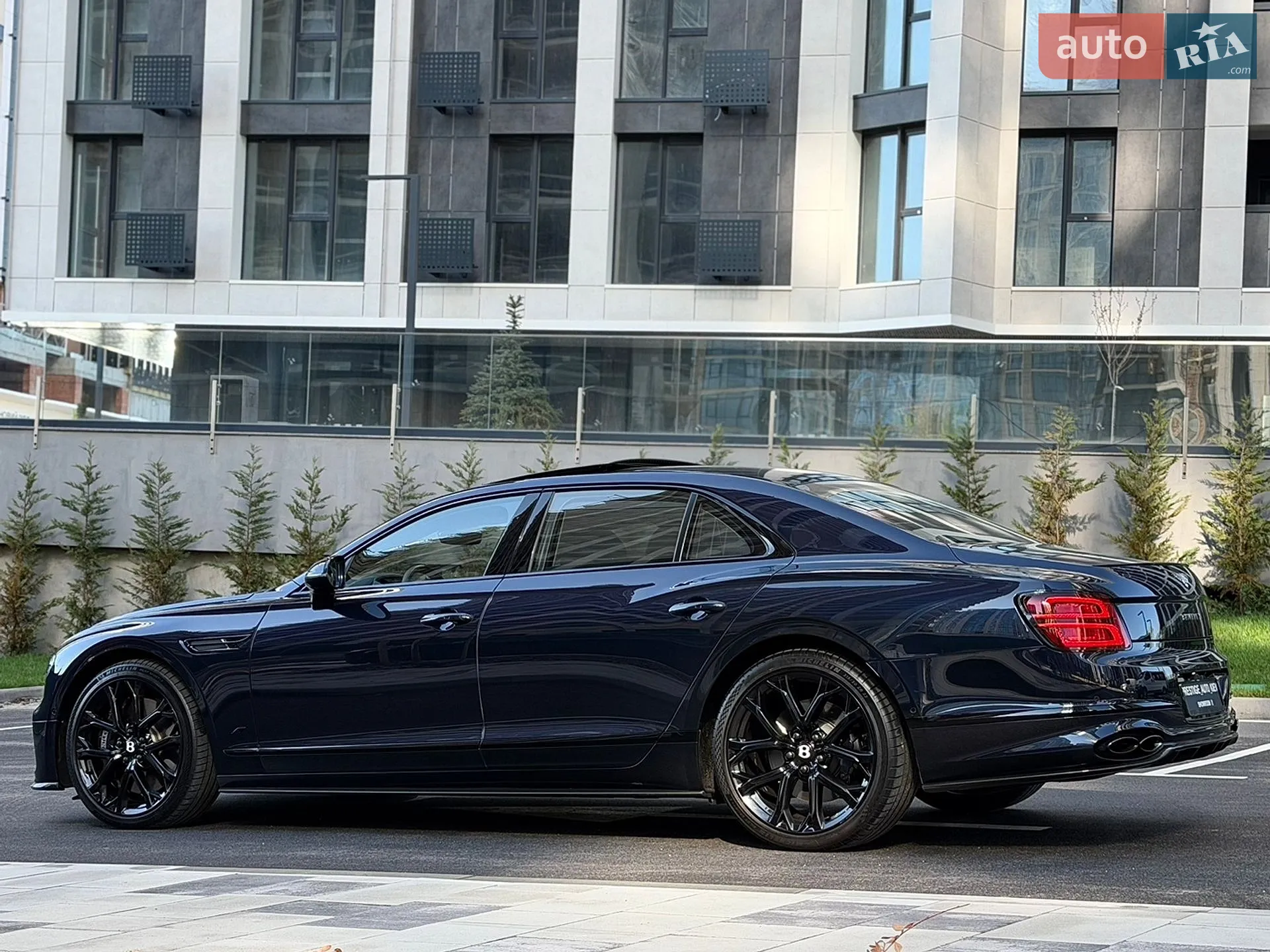 2022 Bentley Flying Spur - мініатюра 26