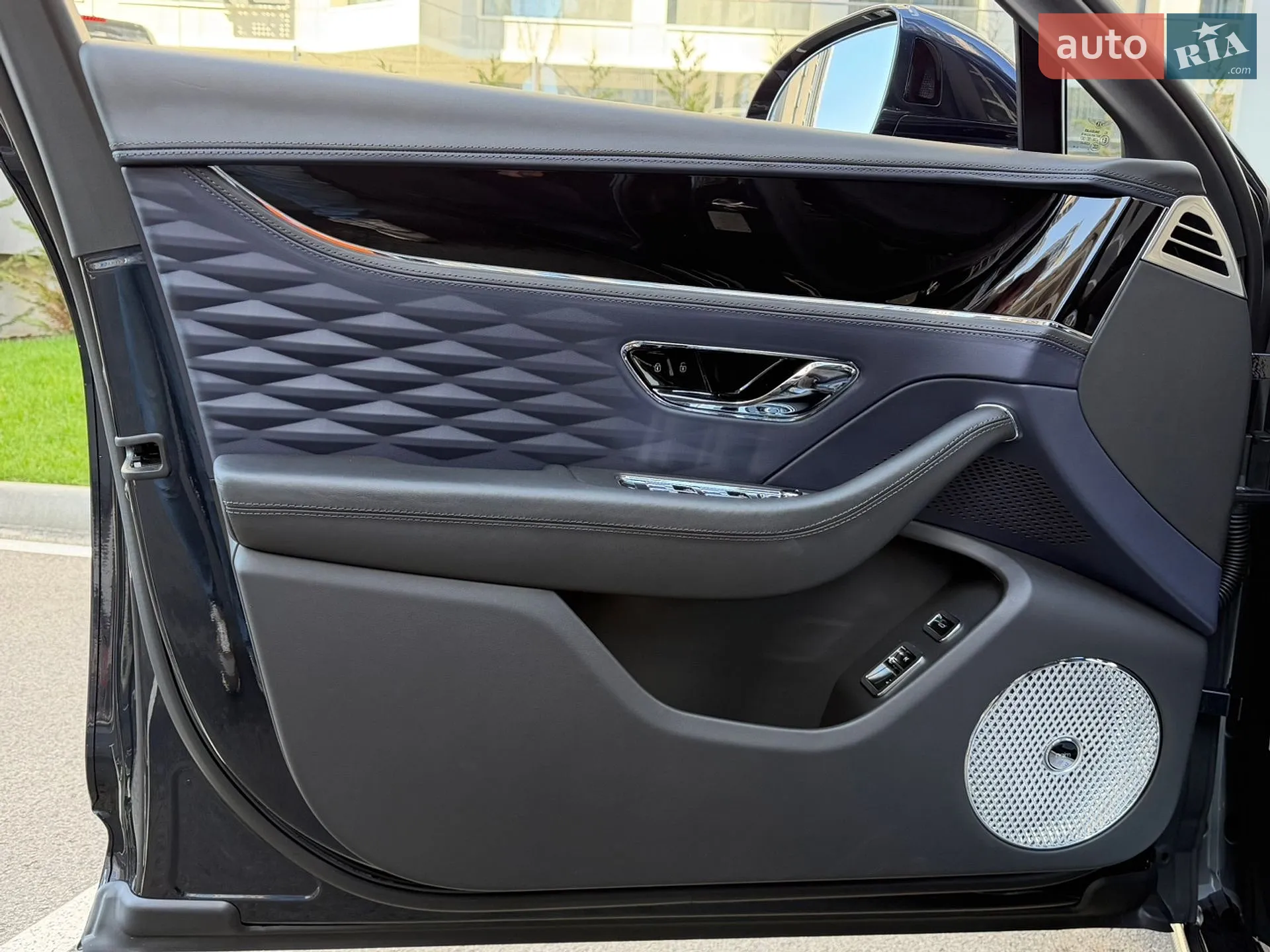 2022 Bentley Flying Spur - мініатюра 61