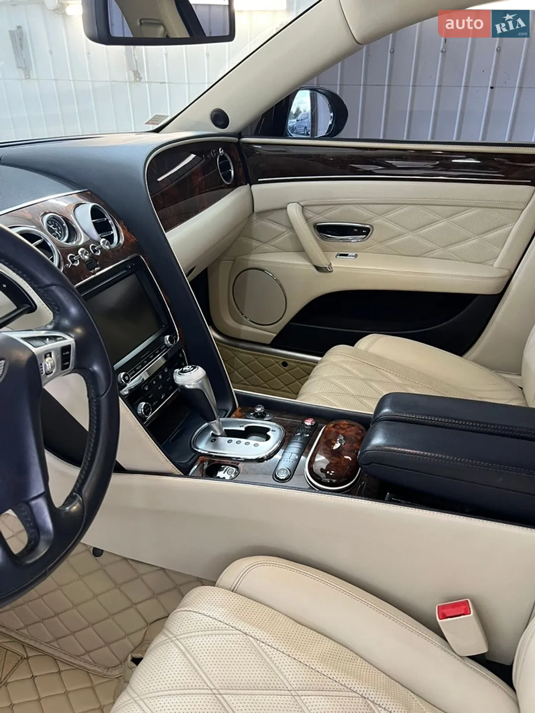 2015 Bentley Flying Spur - мініатюра 24