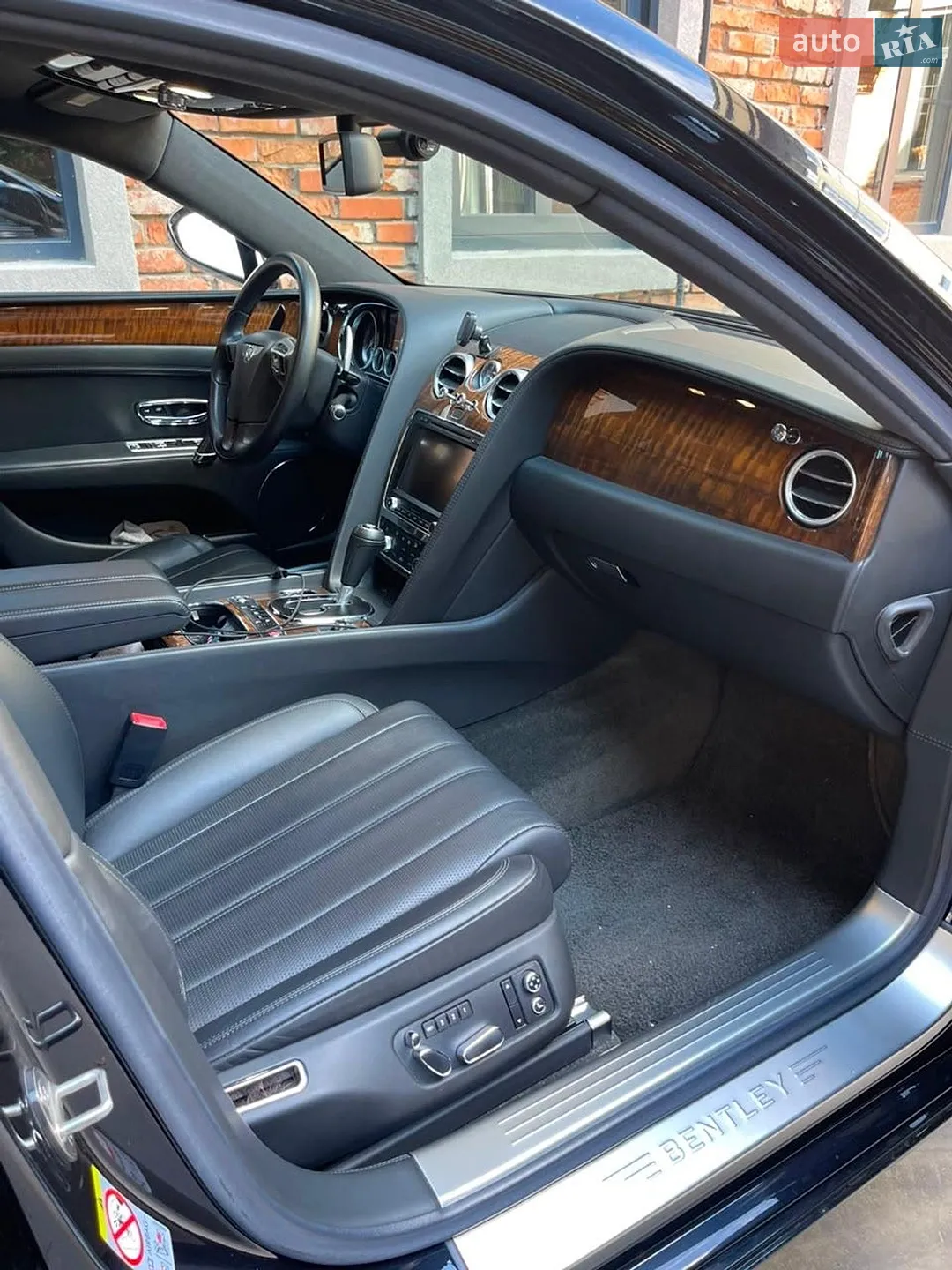 2015 Bentley Flying Spur - мініатюра 10
