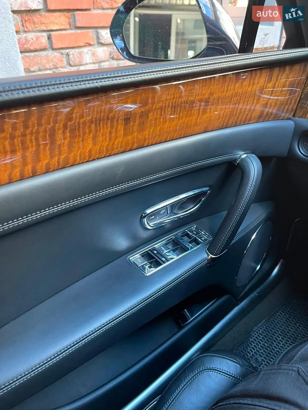 2015 Bentley Flying Spur - мініатюра 21