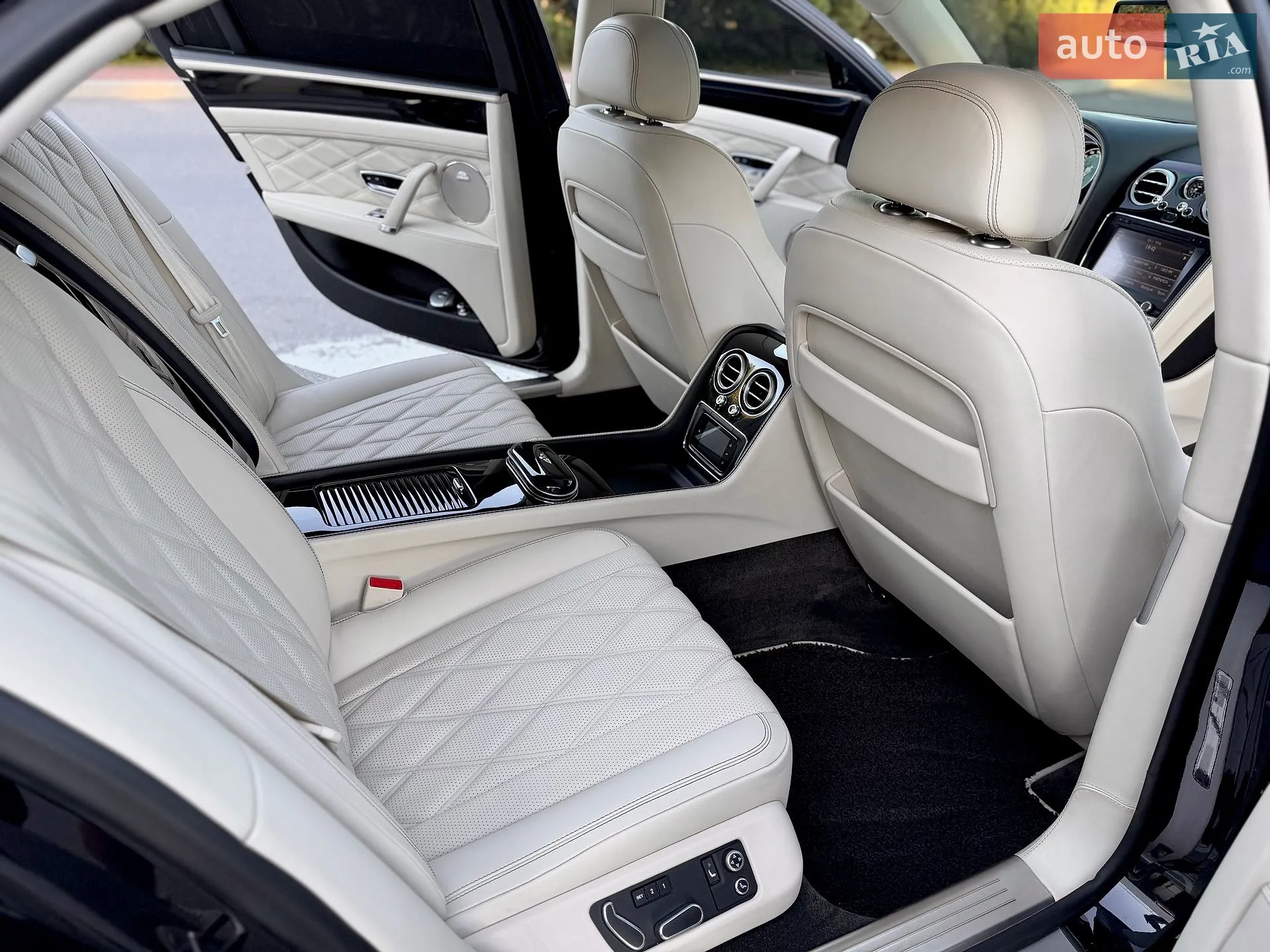 2013 Bentley Flying Spur - мініатюра 47