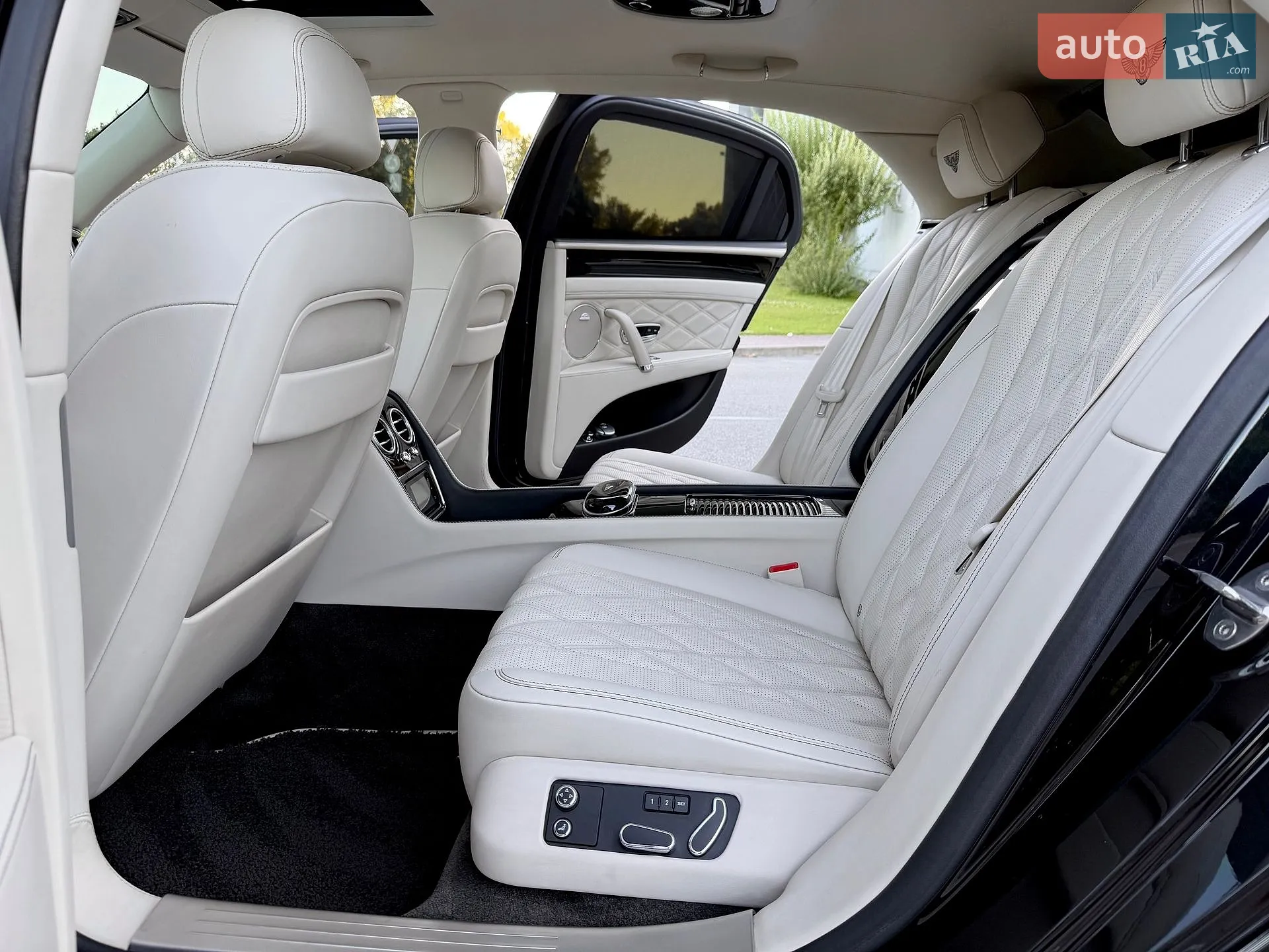 2013 Bentley Flying Spur - мініатюра 54