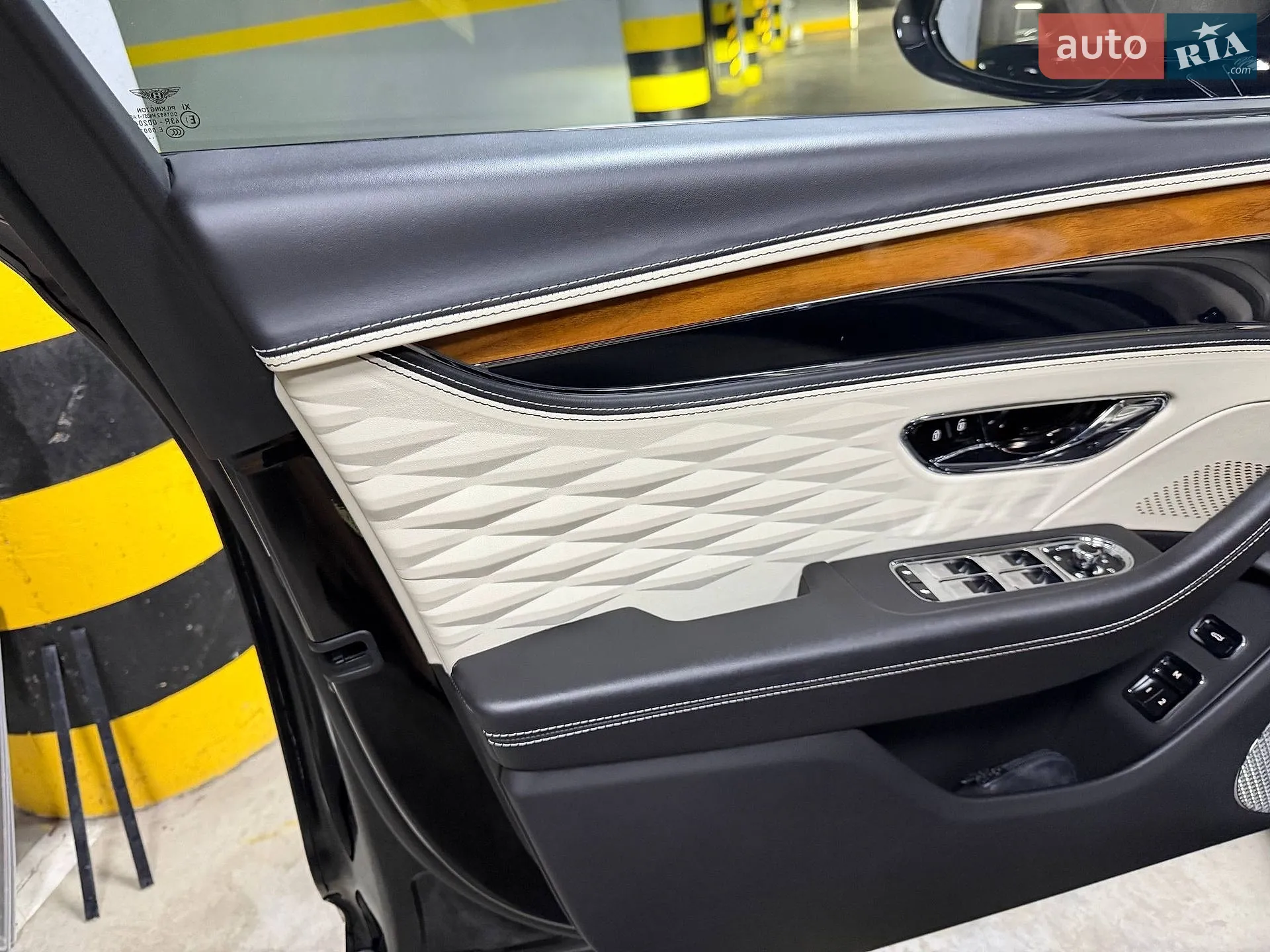 2020 Bentley Flying Spur - мініатюра 37