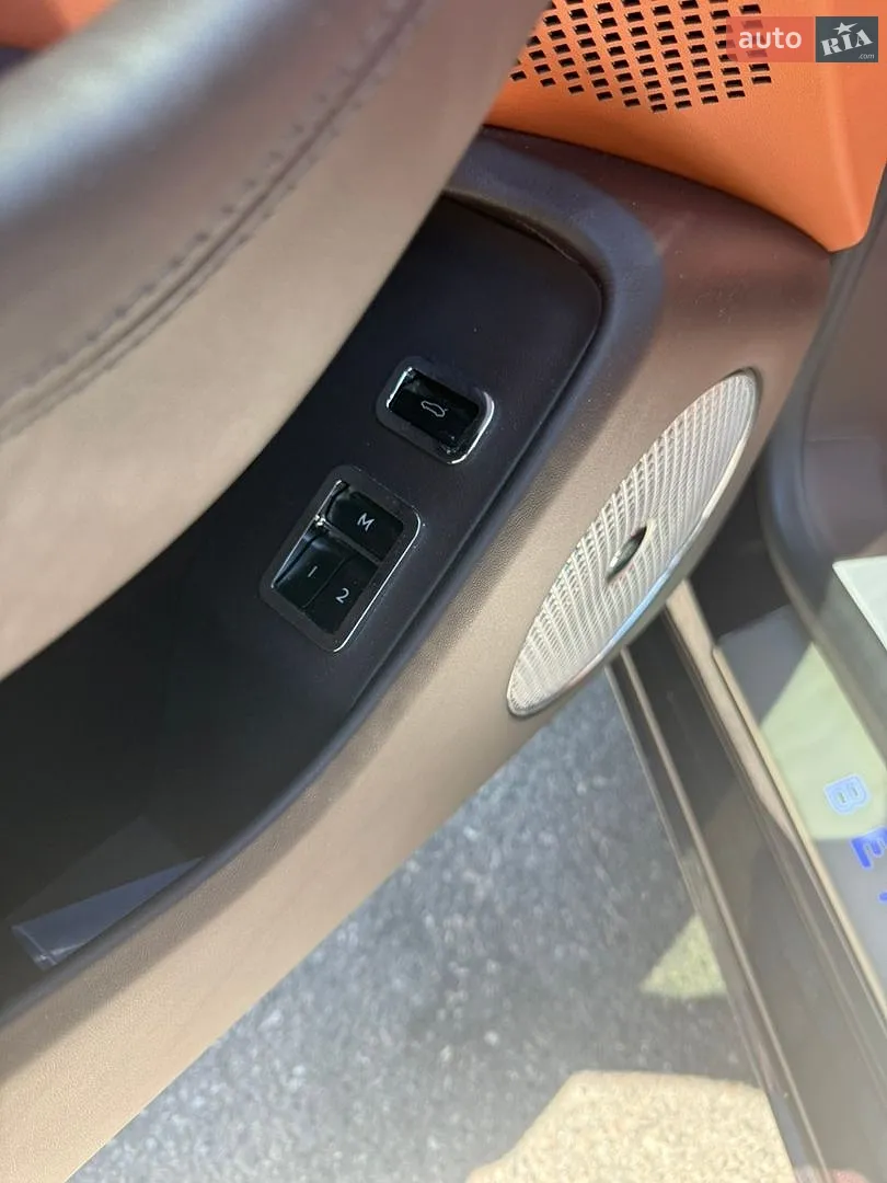 2021 Bentley Flying Spur - мініатюра 21