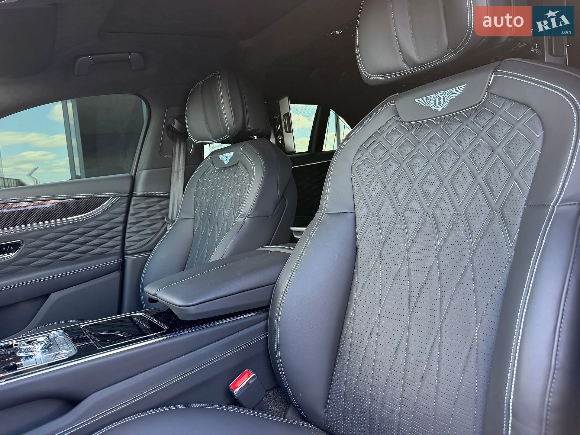 2023 Bentley Flying Spur - мініатюра 23