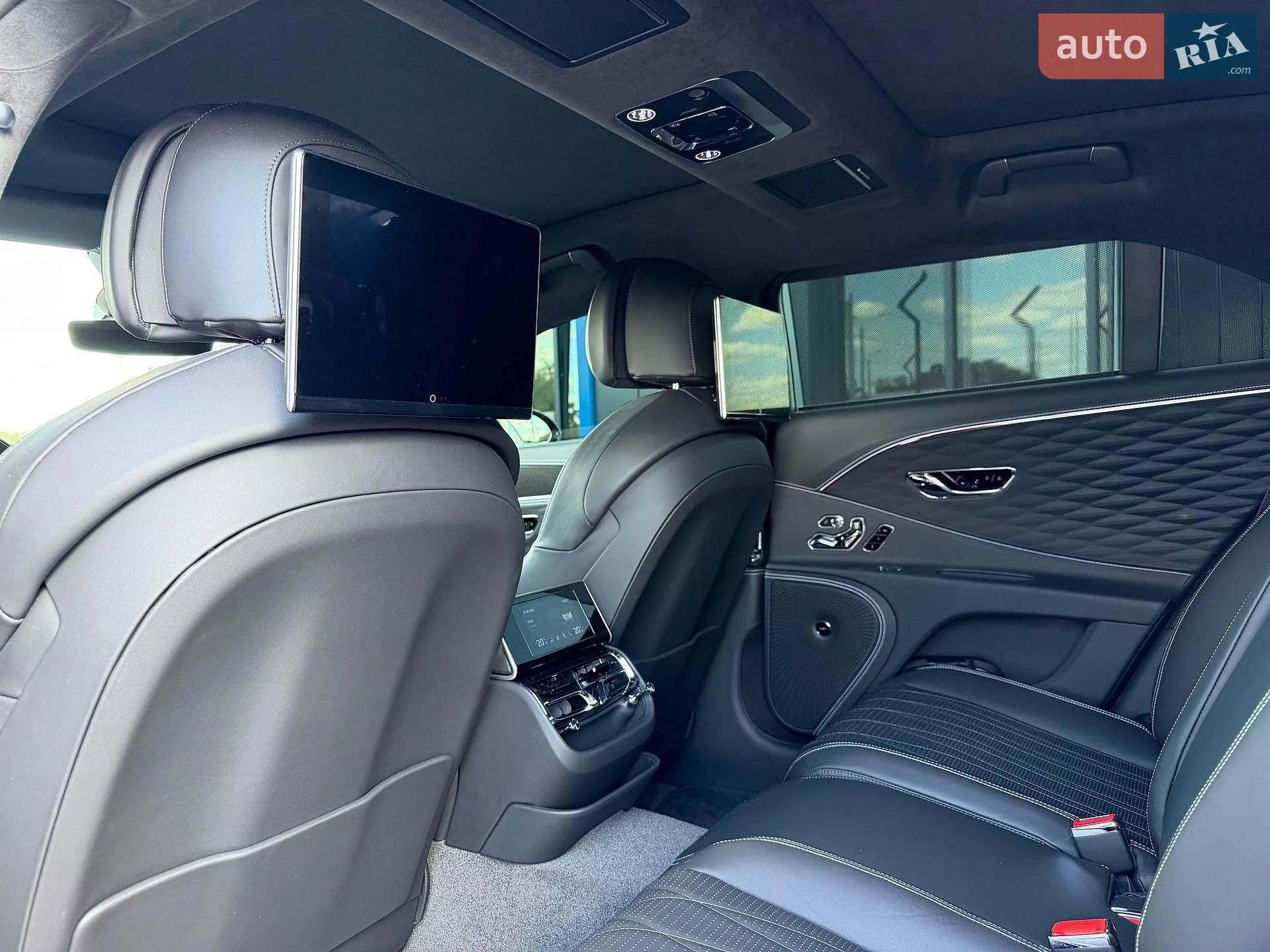 2023 Bentley Flying Spur - мініатюра 27