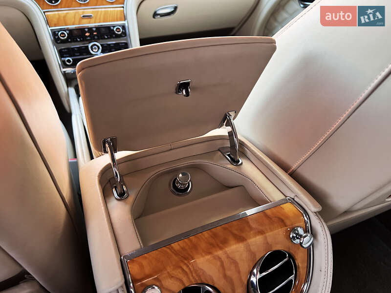 Седан Bentley Mulsanne 2010 в Львове