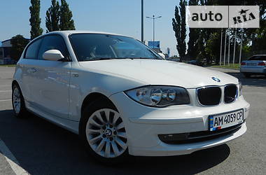 Седан BMW 1 Series 2009 в 