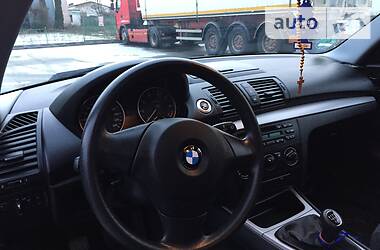 Хетчбек BMW 1 Series 2009 в 