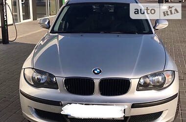 Хетчбек BMW 1 Series 2011 в 