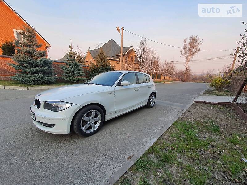 Хетчбек BMW 1 Series 2008 в 
