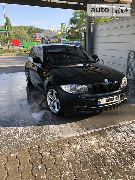 Хетчбек BMW 1 Series 2011 в 