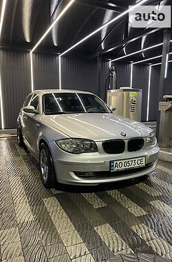 Хэтчбек BMW 1 Series 2009 в Ужгороде