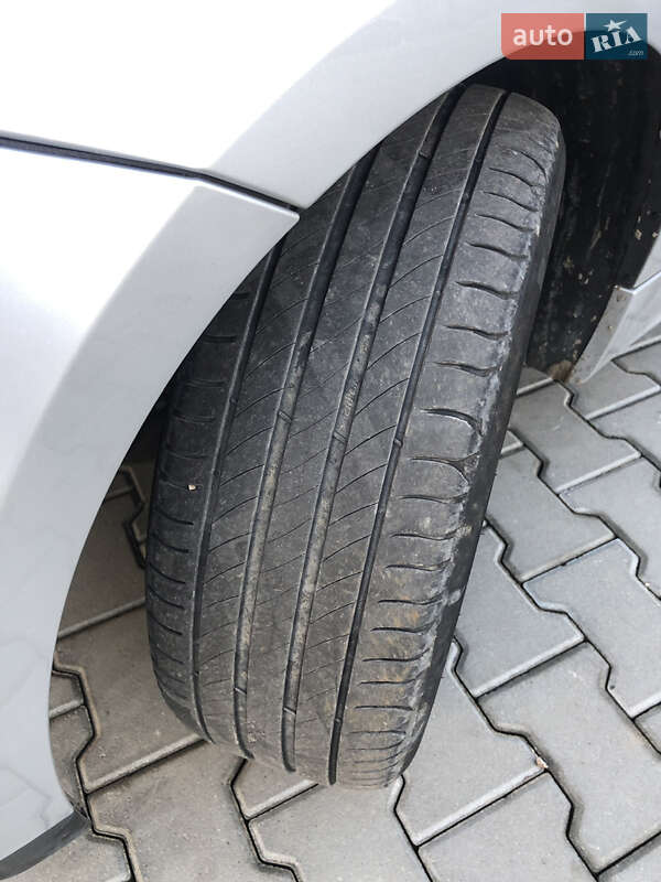 Хэтчбек BMW 1 Series 2006 в Черновцах фото 6 Хэтчбек BMW 1 Series 2006 в Черновцах