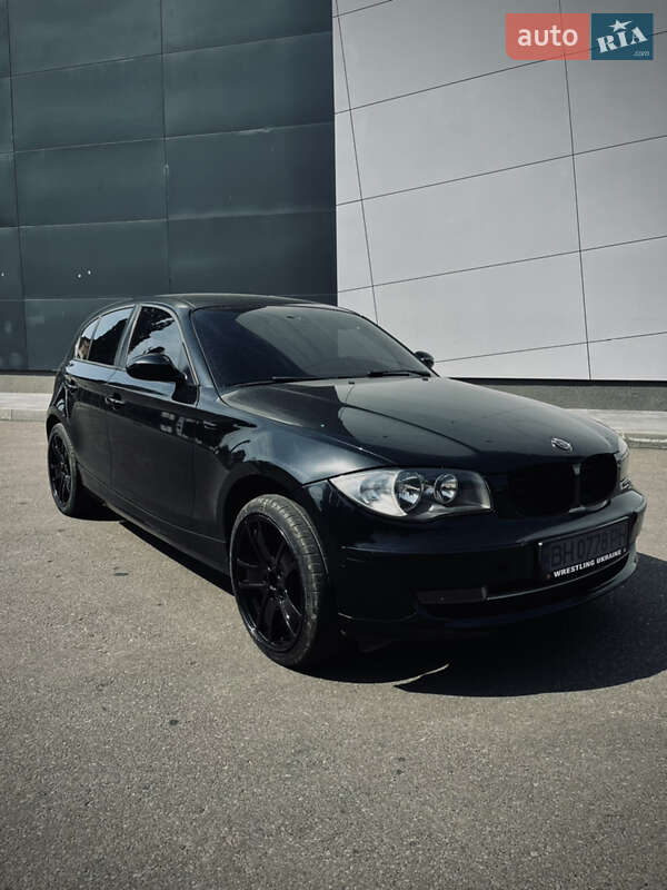 Хэтчбек BMW 1 Series 2007 в Запорожье