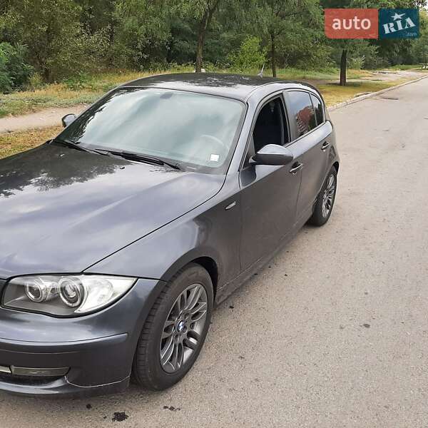Хэтчбек BMW 1 Series 2007 в Запорожье
