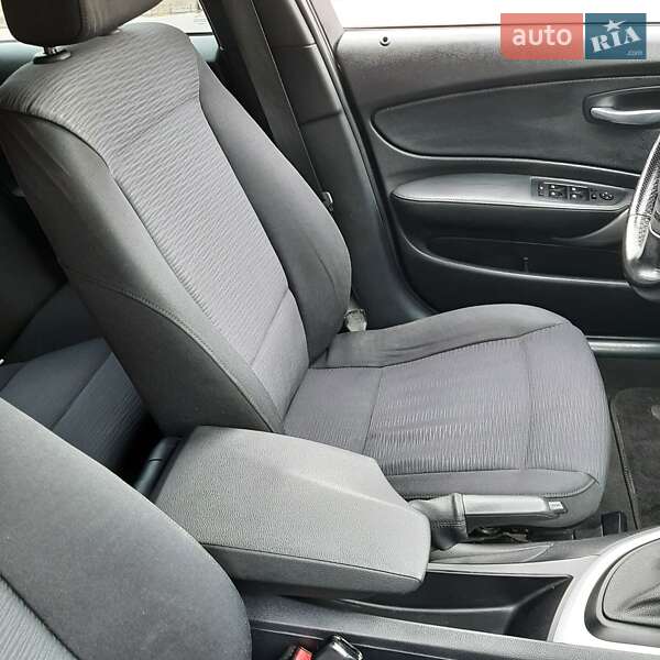 Хэтчбек BMW 1 Series 2007 в Запорожье