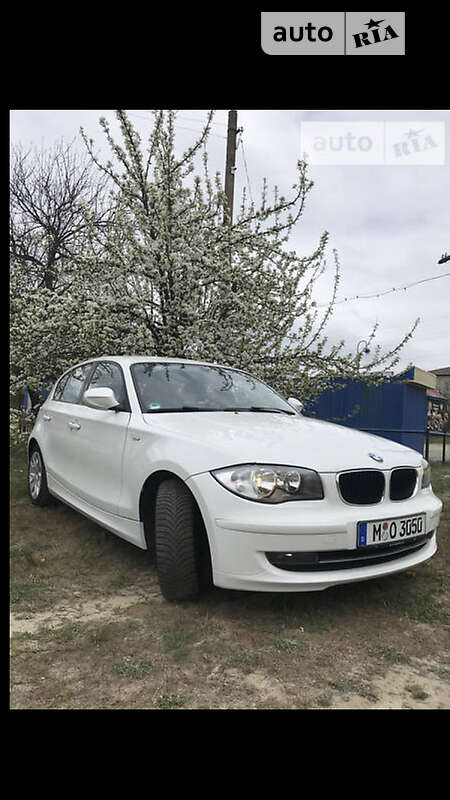Хэтчбек BMW 1 Series 2010 в Херсоне