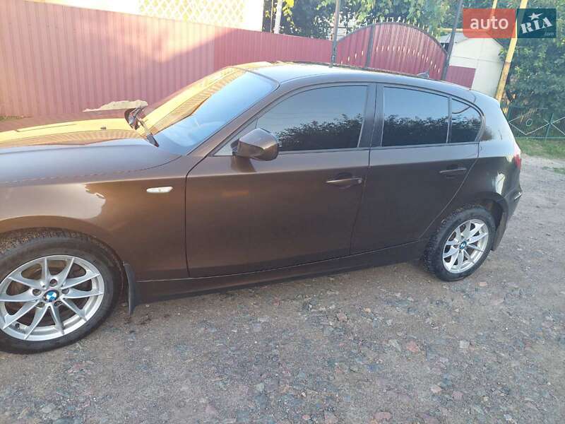 Хетчбек BMW 1 Series 2010 в Первомайську