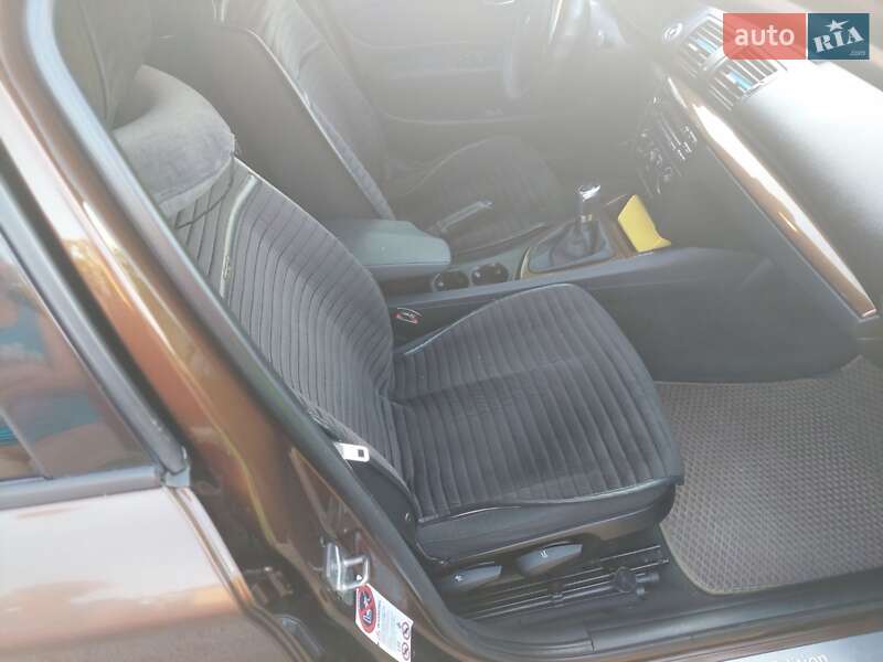 Хетчбек BMW 1 Series 2010 в Первомайську