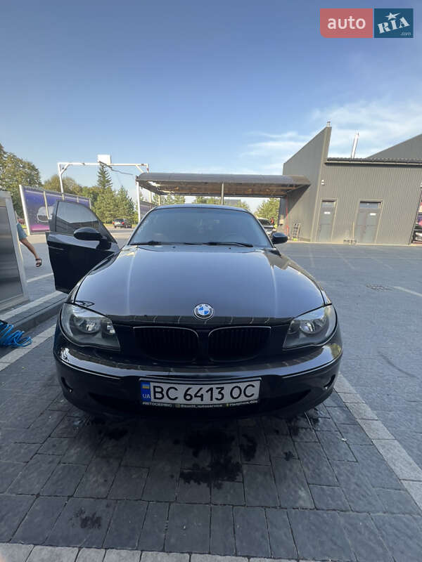 Хэтчбек BMW 1 Series 2006 в Самборе