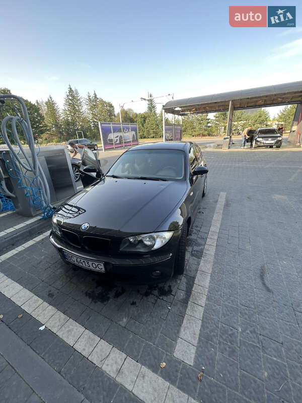 Хэтчбек BMW 1 Series 2006 в Самборе