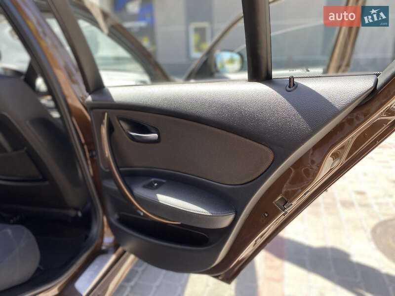 Хэтчбек BMW 1 Series 2011 в Ивано-Франковске