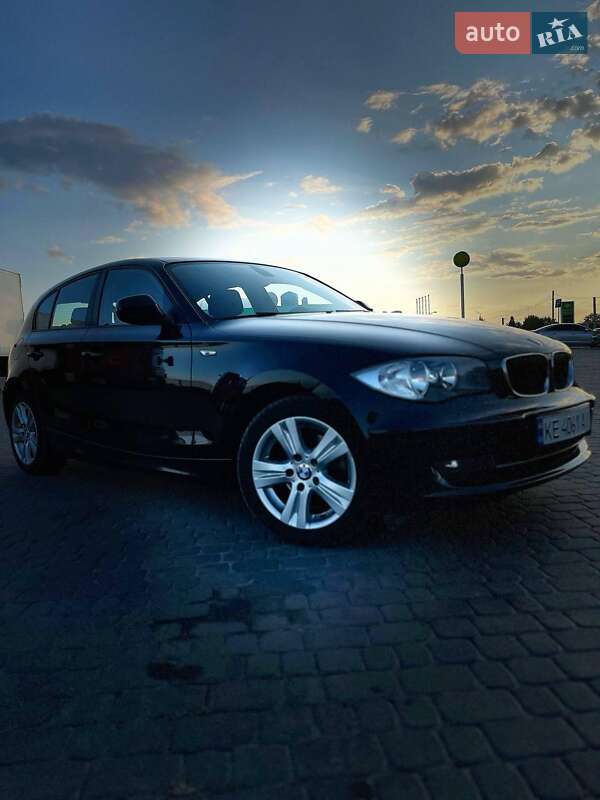 Хэтчбек BMW 1 Series 2011 в Новомосковске