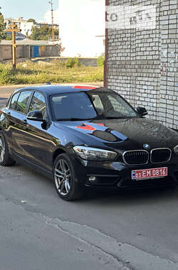 Седан BMW 1 Series 2017 в Ужгороде