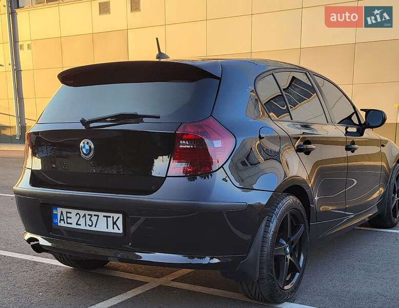 Хэтчбек BMW 1 Series 2010 в Днепре