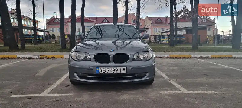 Купе BMW 1 Series 2011 в 
