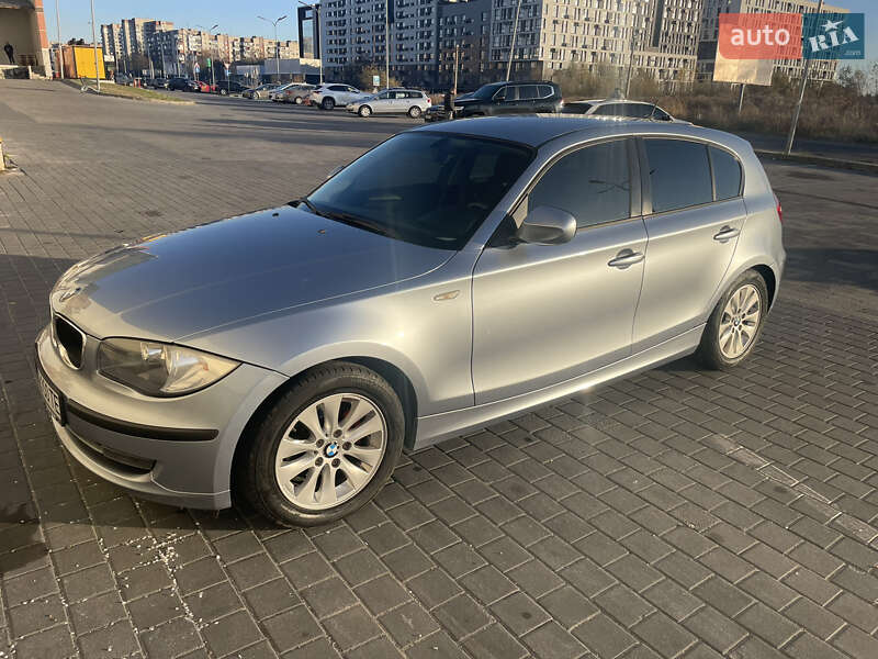 Хэтчбек BMW 1 Series 2009 в Львове