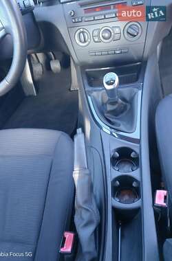 Хетчбек BMW 1 Series 2009 в 