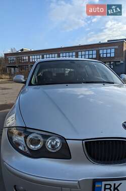 Хетчбек BMW 1 Series 2005 в 