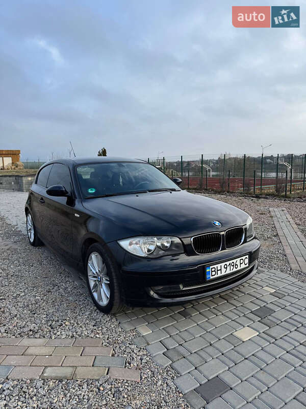 Хэтчбек BMW 1 Series 2008 в Южном