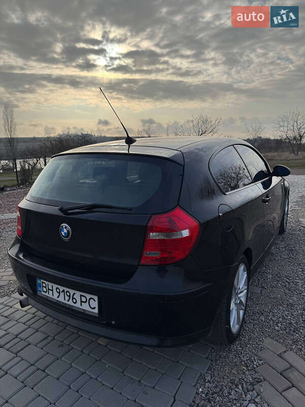 Хэтчбек BMW 1 Series 2008 в Южном