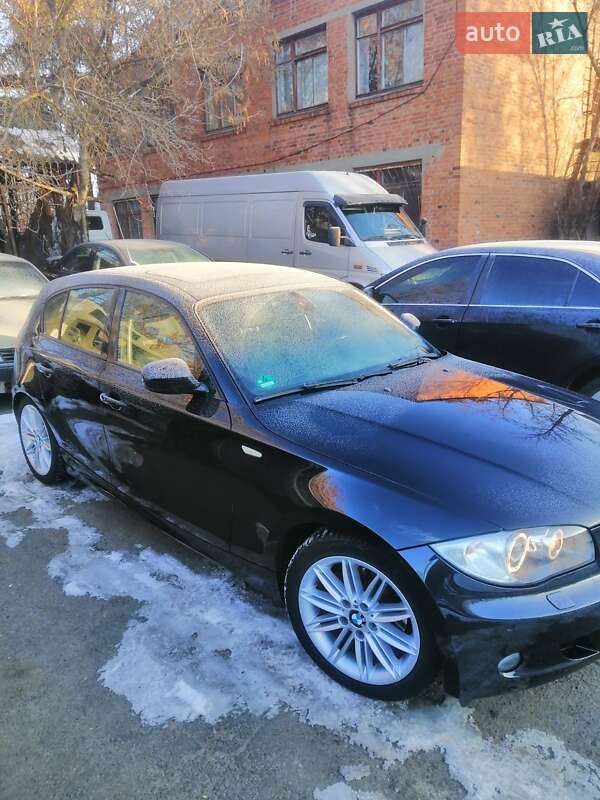 Хэтчбек BMW 1 Series 2009 в Буче
