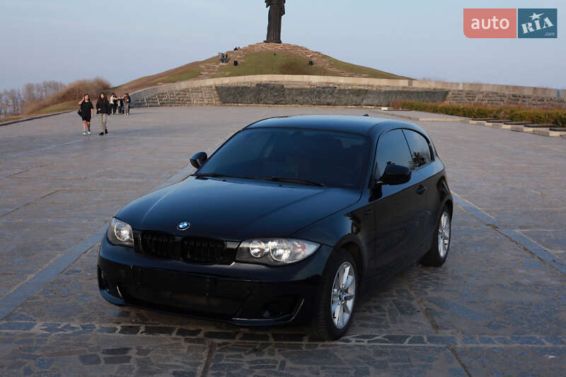 Хэтчбек BMW 1 Series 2011 в Черкассах фото Хэтчбек BMW 1 Series 2011 в Черкассах