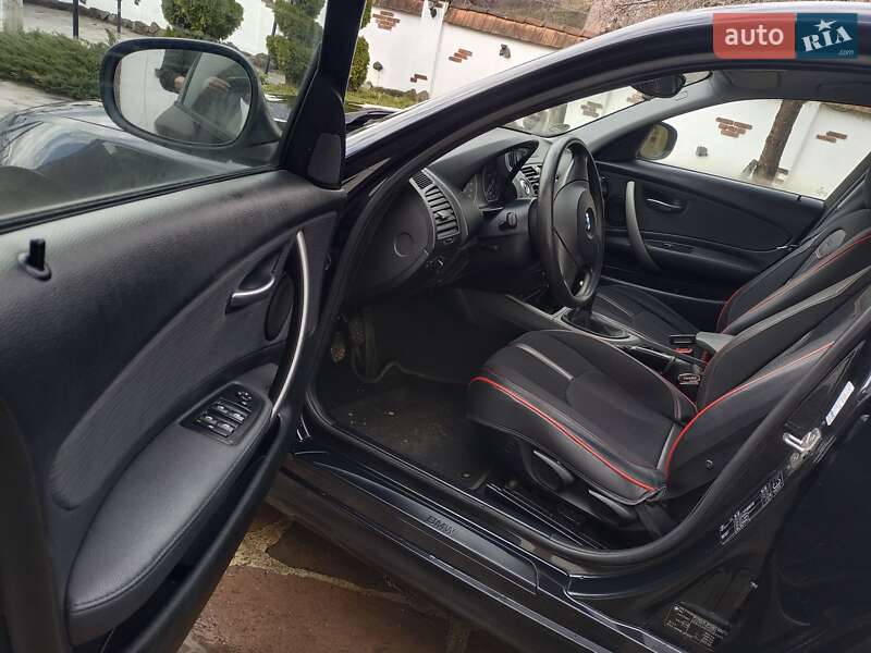 Хэтчбек BMW 1 Series 2011 в Мукачево