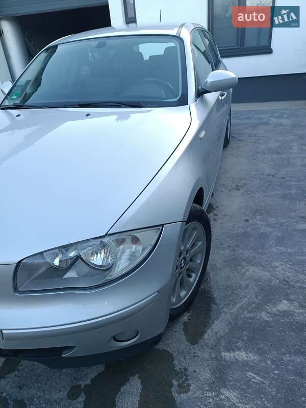 Хэтчбек BMW 1 Series 2005 в Банилове