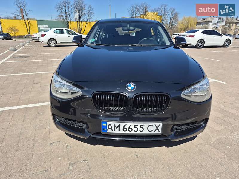 Хэтчбек BMW 1 Series 2012 в 