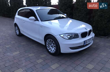 Хетчбек BMW 1 Series 2009 в 