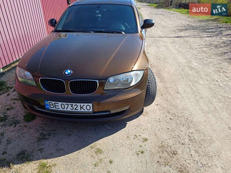 Хетчбек BMW 1 Series 2010 в Первомайську