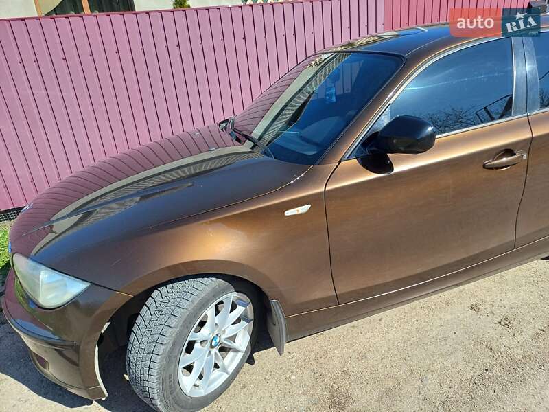 Хетчбек BMW 1 Series 2010 в Первомайську