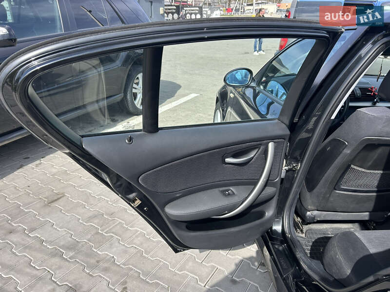 Хетчбек BMW 1 Series 2008 в Чернівцях