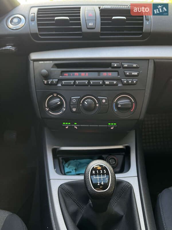 Хэтчбек BMW 1 Series 2005 в Ивано-Франковске